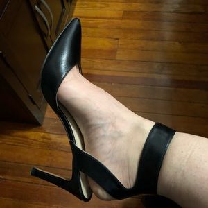 Nine West Pointed Toe Strapped Pump